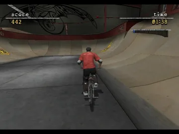 Mat Hoffmans Pro BMX 2 (USA) screen shot game playing